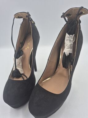 Qupid Platform Lace Up Leg Stilettos. Size 5 1/2".